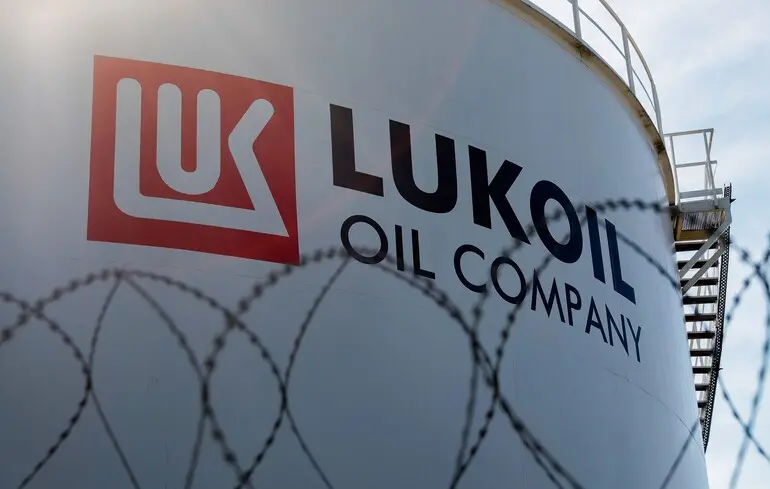 Санкції проти Росії - міжнародні підрозділі "Лукойл" не можуть працювати 1