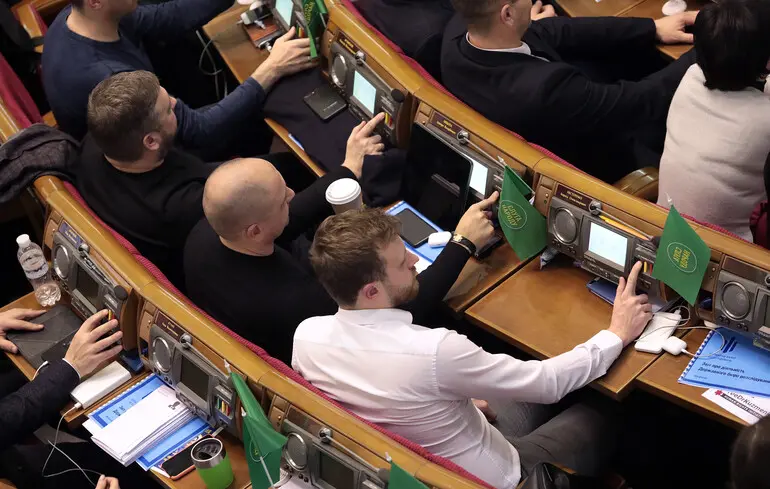 Що Зеленський думає про ризик втрати монобільшості у ВРУ – нові подробиці зустрічі зі слугами – новини Україна 1