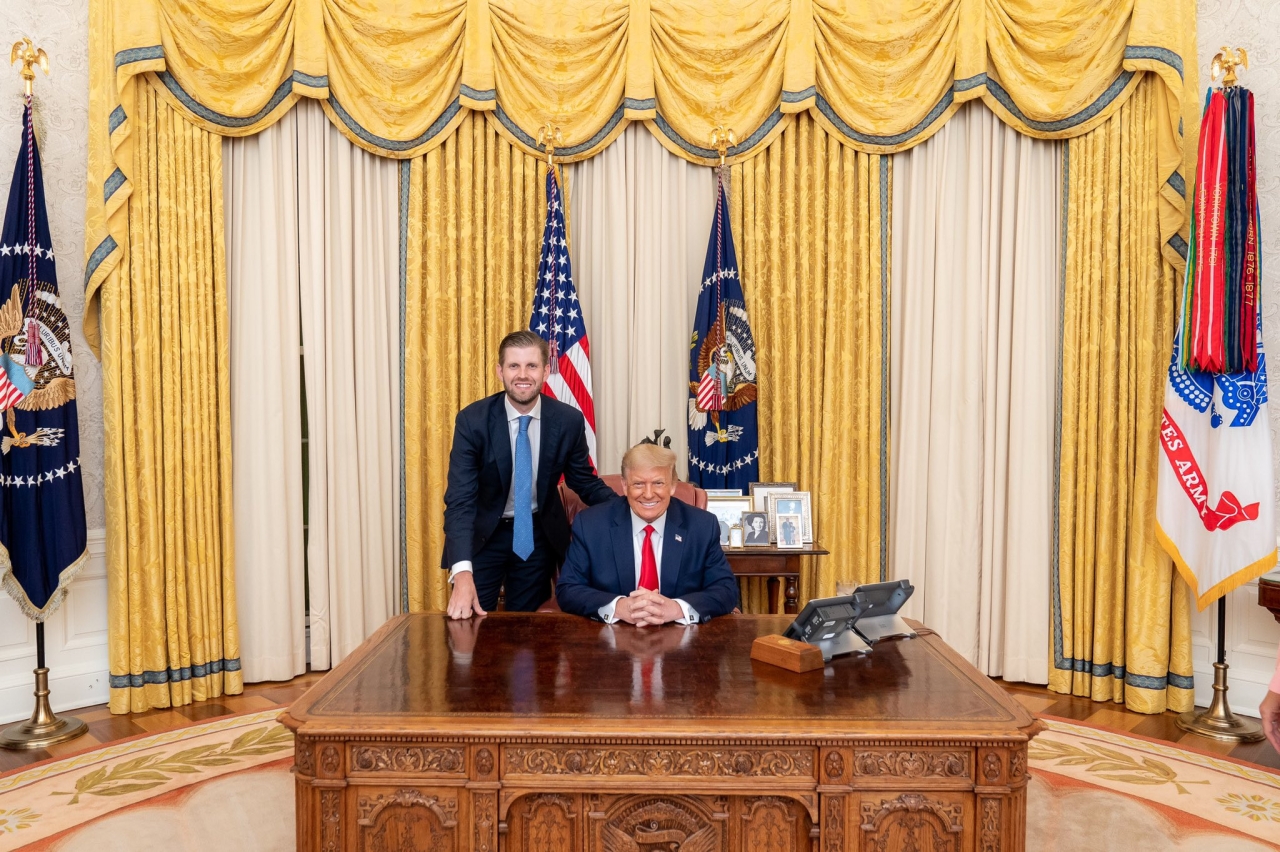 Син Трампа повідомив про старт передпродажу горілки "Trumpvodka" 1