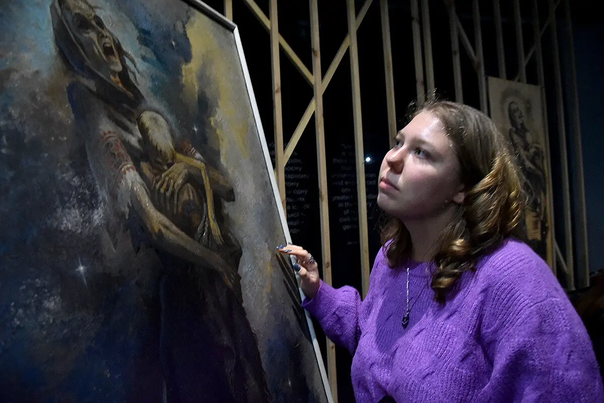 У Музеї Голодомору після реставрації презентували першу у світі картину про геноцид Рік 1933 44