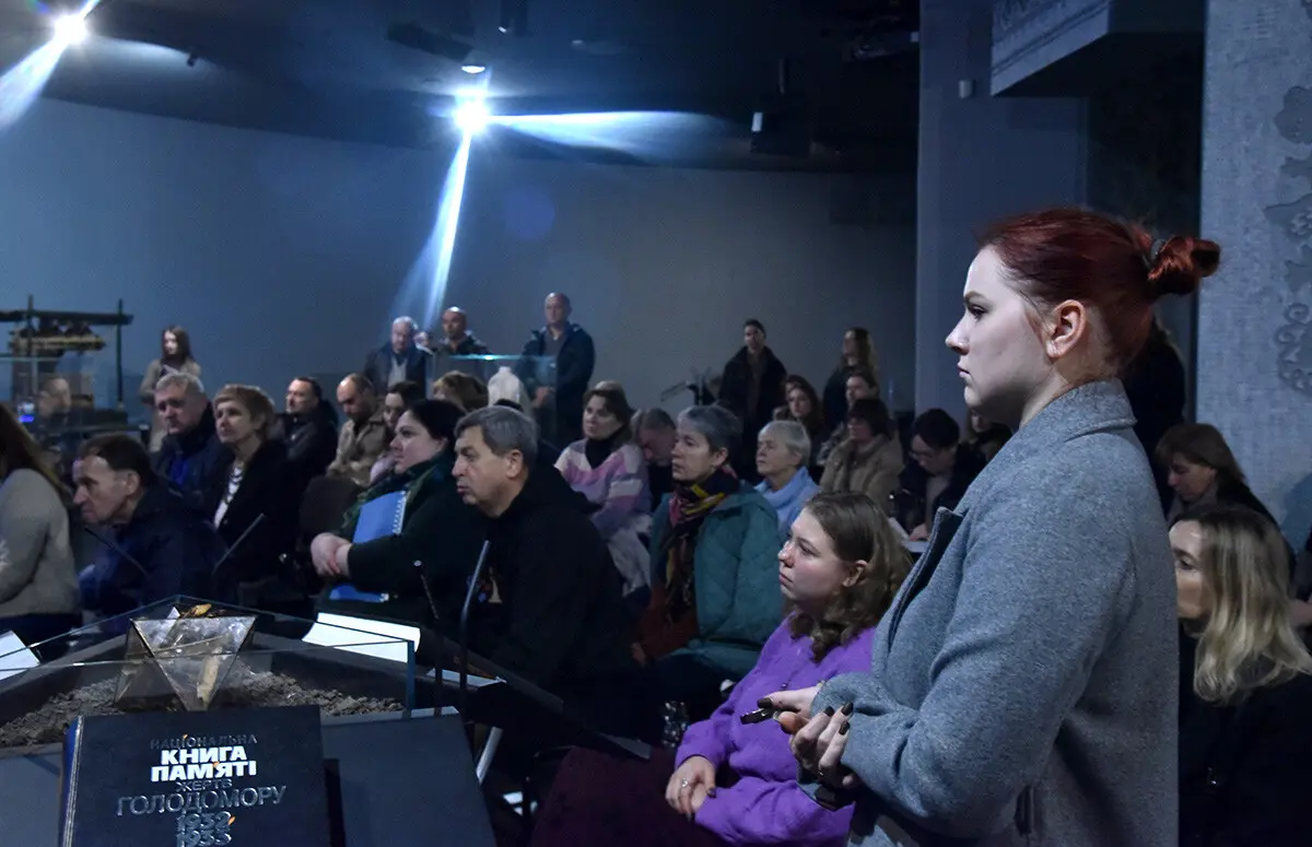 У Музеї Голодомору після реставрації презентували першу у світі картину про геноцид Рік 1933 38