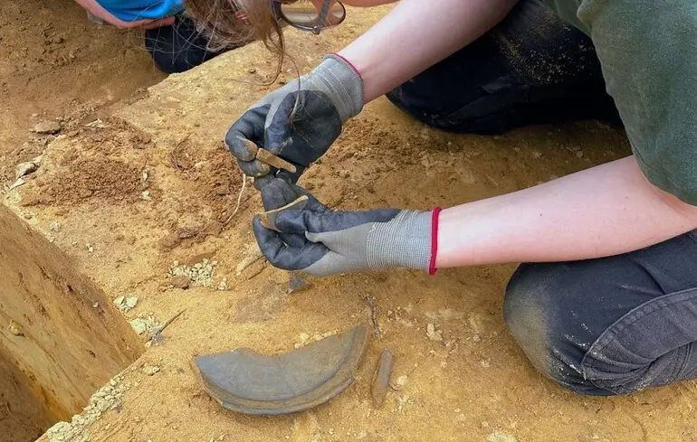 У Німеччині знайшли 2000-річний римський холодильник - археологи виявили вишуканий посуд Terra Sigillata - новини науки 1