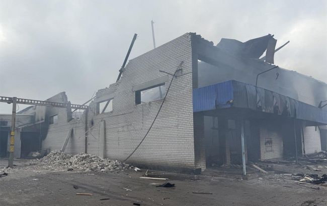 У Павлограді на Дніпропетровщині внаслідок російського удару 2 листопада згорів склад Star Brands 1