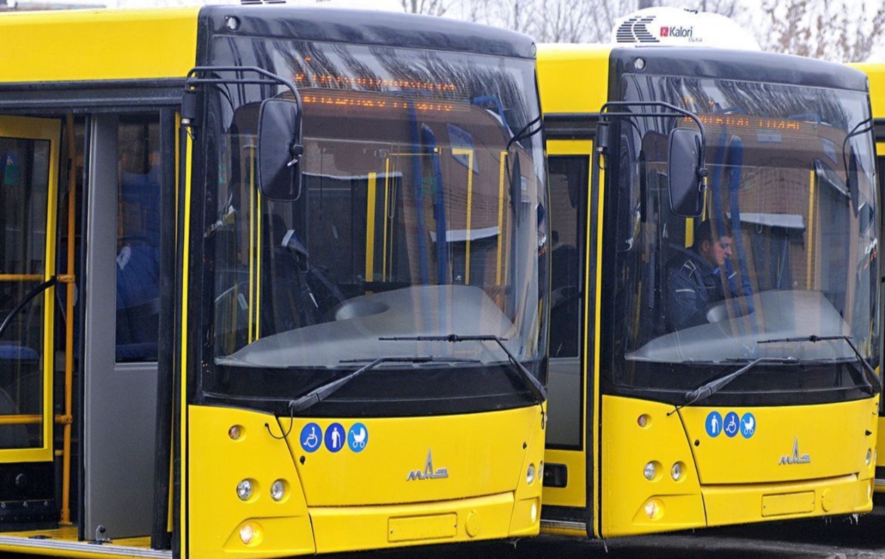 У столиці на маршрут вийшов третій двоповерховий автобус 1