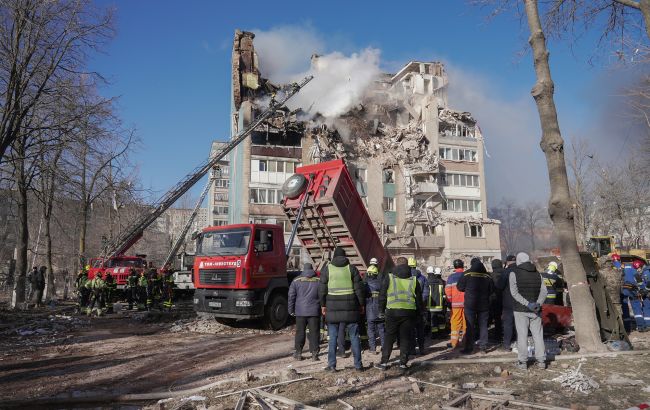 Удар по Тернополю 19 листопада - батько три доби чекав біля руїн, але його родину знайшли загиблою 1