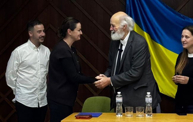 Українець Крістіан Шкіряк отримав угорську премію за боротьбу з пропагандою та підтримку українських військових Українець Крістіан Шкіряк отримав угорську премію за боротьбу з пропагандою та підтримку українських військових 1