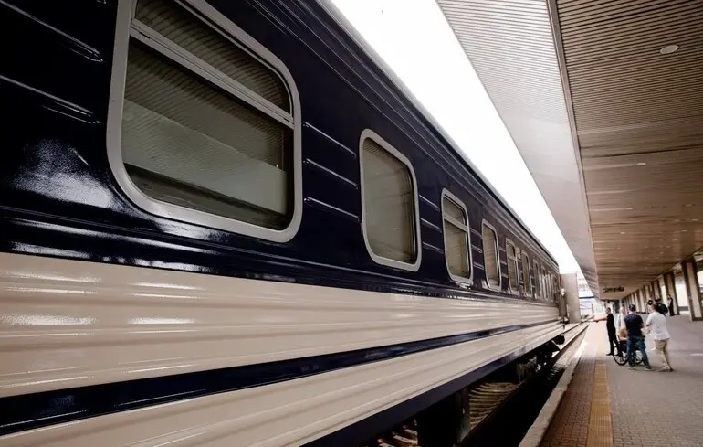 Укрзалізниця попередила про затримку поїздів через обстріли Укрзалізниця попередила про затримку поїздів через обстріли 1