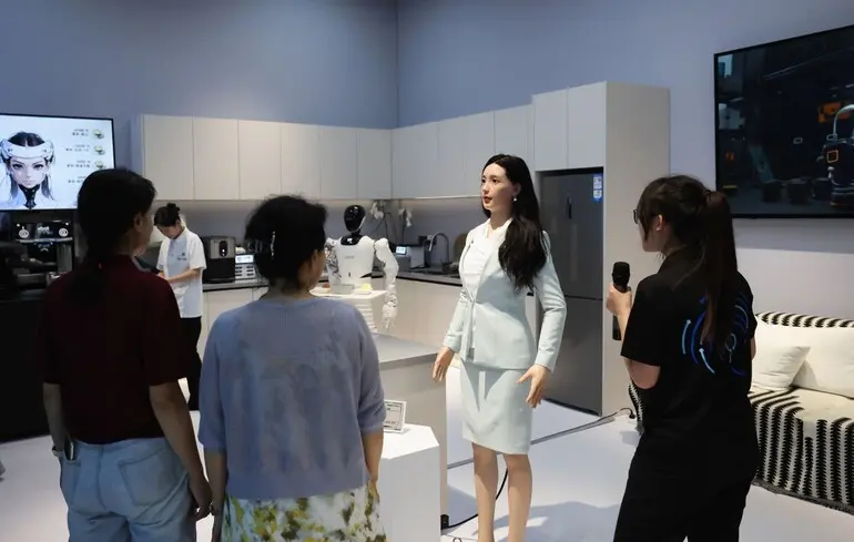 В Ірані гуманоїдні роботи виявилися акторами - перформанс на техновиставці спричинив хвилю обговорень - новини технологій 1