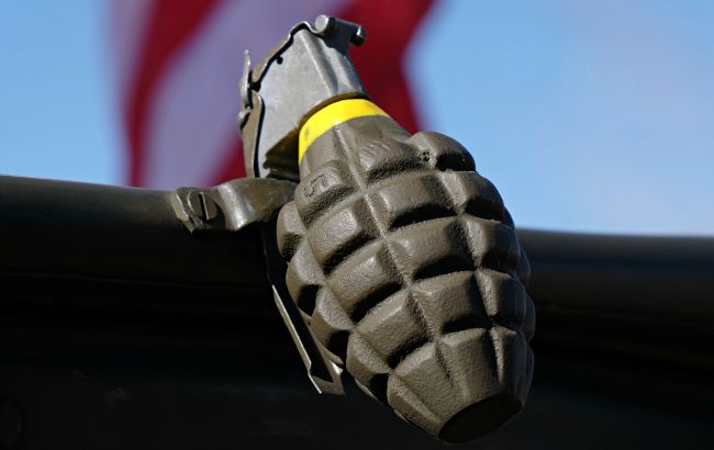 В Одеській області вибухнула граната у школі - яке покарання передбачене для батьків дівчинки, яка її принесла В Одеській області вибухнула граната у школі - яке покарання передбачене для батьків дівчинки, яка її принесла 1