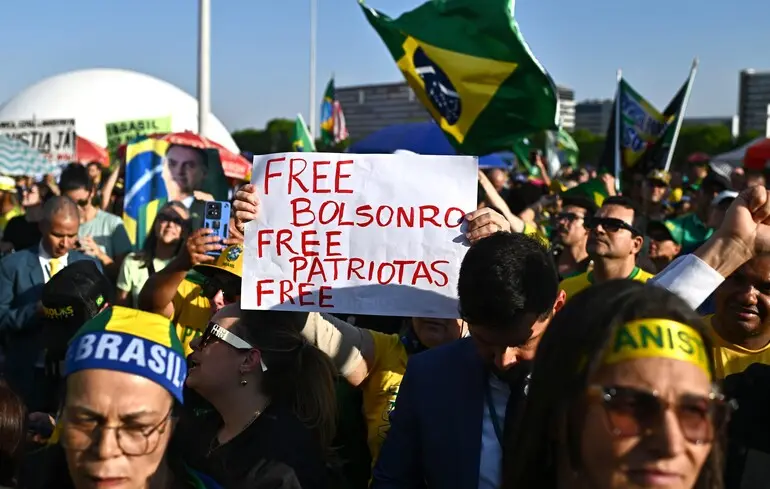 Вирок Болсонару - експерзидента відправили за грати 1