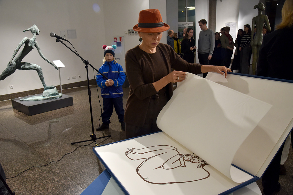 Виставка «Олександр Сухоліт. Родина» - у Музеї історії Києва показали унікальне портфоліо літографій - фото Виставка «Олександр Сухоліт. Родина» - у Музеї історії Києва показали унікальне портфоліо літографій - фото 49