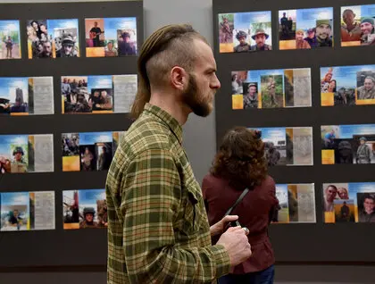 Виставка "Те, що болить" - у Києві презентували мистецький проєкт про особисті втрати на війні - фото 40