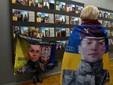 Виставка "Те, що болить" - у Києві презентували мистецький проєкт про особисті втрати на війні - фото 57