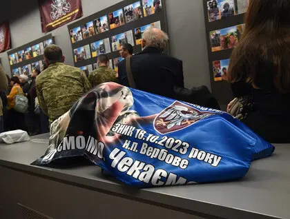 Виставка "Те, що болить" - у Києві презентували мистецький проєкт про особисті втрати на війні - фото 47