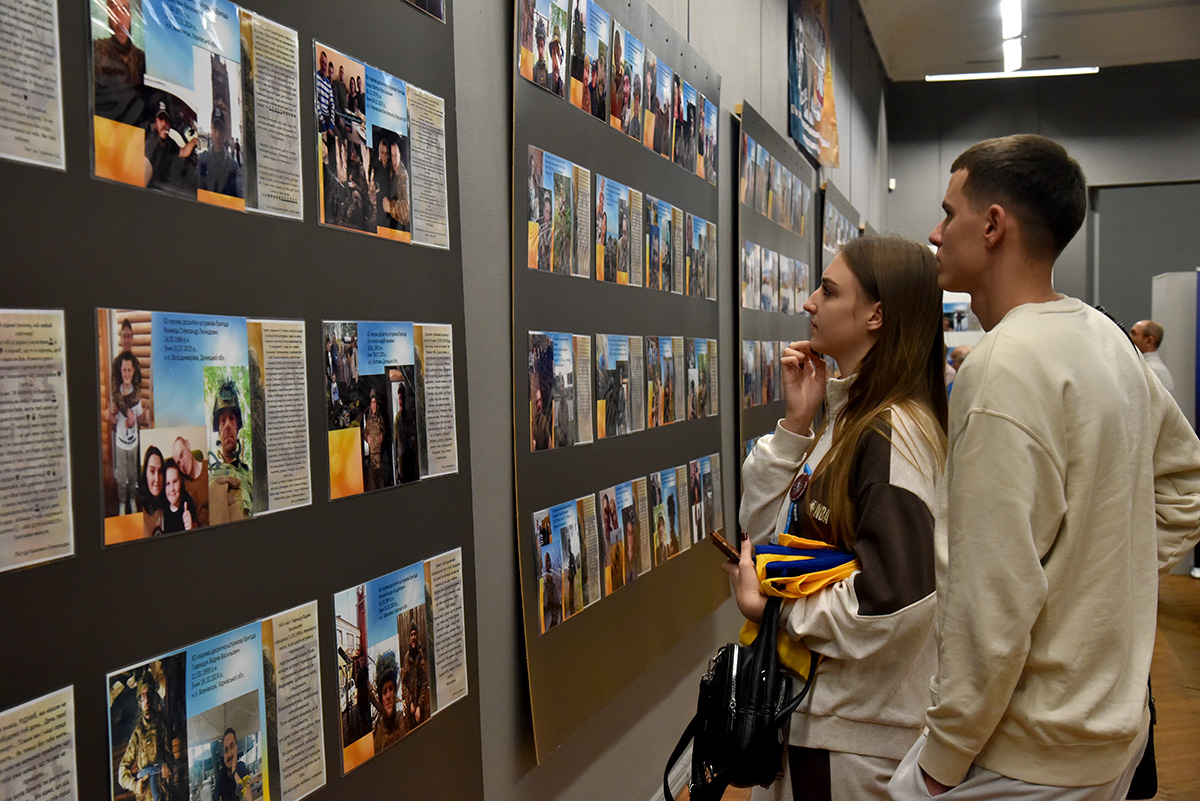 Виставка "Те, що болить" - у Києві презентували мистецький проєкт про особисті втрати на війні - фото 67