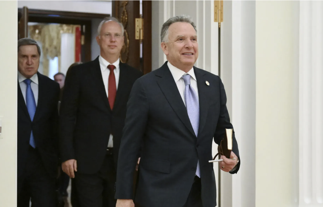 Віткофф і Ушаков обговорювали мирний план для України - що відомо про злиту Bloomberg розмову 2