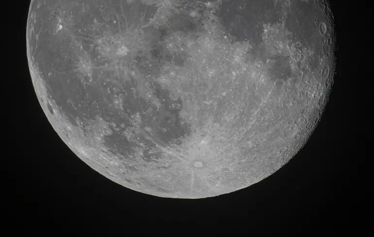 Загроза для постійної бази на Місяці - вчені розповіли про постійний дощ із мікроскопічних метеоритів 2