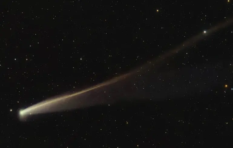 Золота комета - C/2025 K1 (ATLAS) змінилася після зустрічі із Сонцем - фото Золота комета - C/2025 K1 (ATLAS) змінилася після зустрічі із Сонцем - фото 1