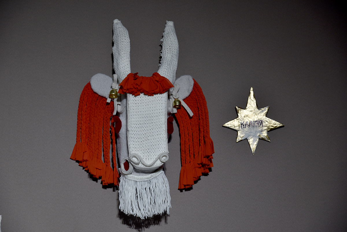 100 кіз Лесі Патоки - в Українському Домі відкрили виставку обрядових масок - фото 54