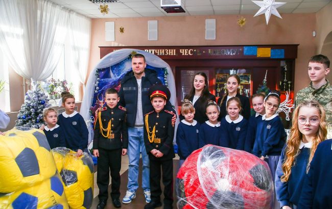 Динамо організувало свіято для дітей до Нового року 1