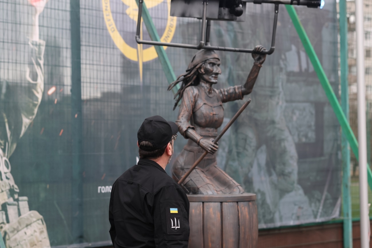 Дрон Баба Яга – у Вишневому відкрили інтерактивний пам'ятник знаменитому БПЛА 3