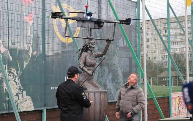 Дрон Баба Яга – у Вишневому відкрили інтерактивний пам'ятник знаменитому БПЛА 1