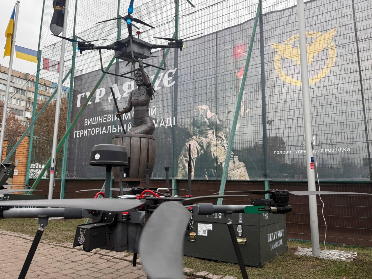 Дрон Баба Яга – у Вишневому відкрили інтерактивний пам'ятник знаменитому БПЛА 5