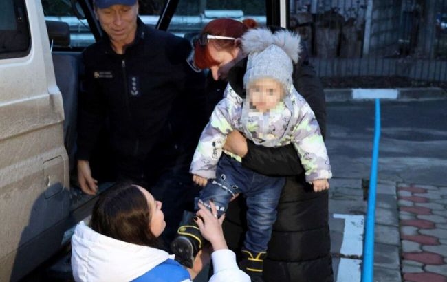 ДСНС евакуювали з Запоріжжя велику родину 1