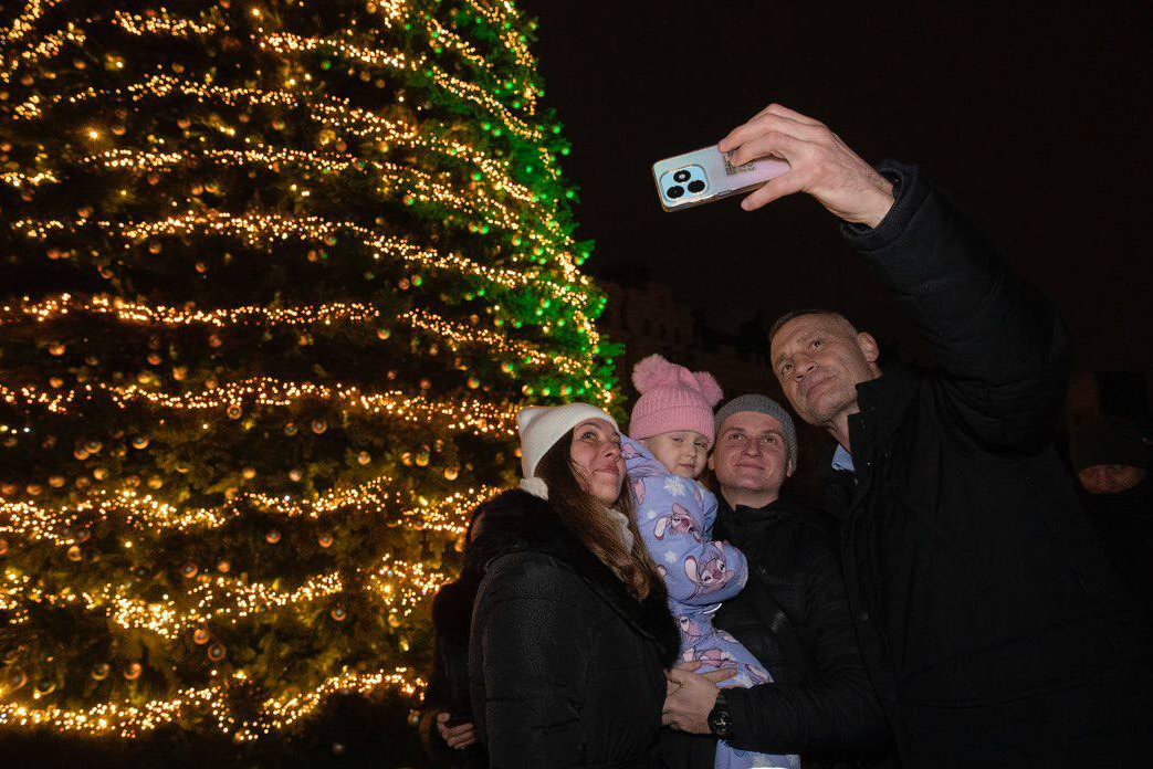 Головна ялинка Києва 2025 2026 відкрилась до Дня святого Миколая - де стоїть, фото 4