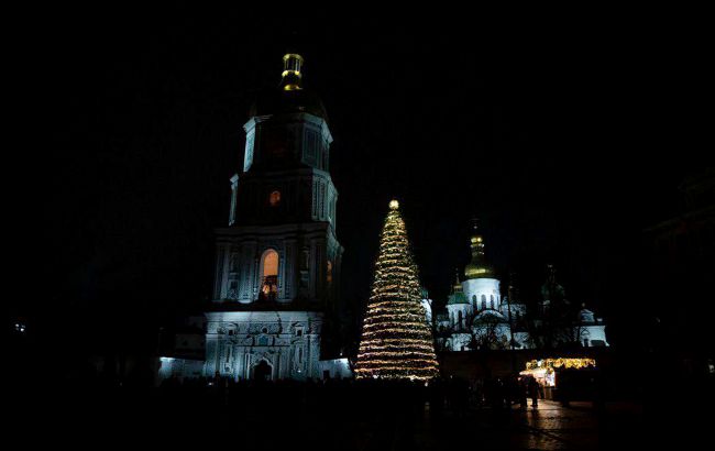 Головна ялинка Києва 2025 2026 відкрилась до Дня святого Миколая - де стоїть, фото 1