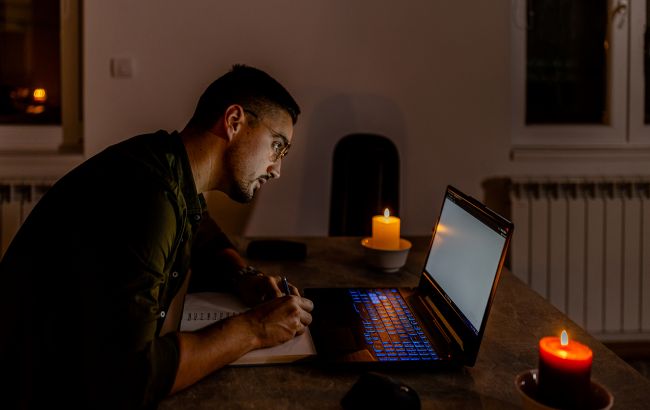 Графіки відключень світла в Україні - кому та як 15 грудня будуть вимикати світло 1