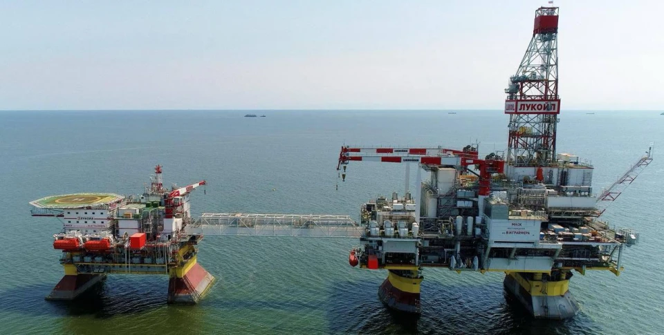 Каспій у вогні: як Україна атакує російські платформи й топить тіньовий флот 2