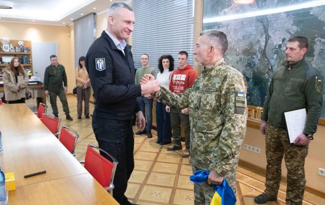 Київ придбав квартири для ветеранів - Кличко вручив ордери 1