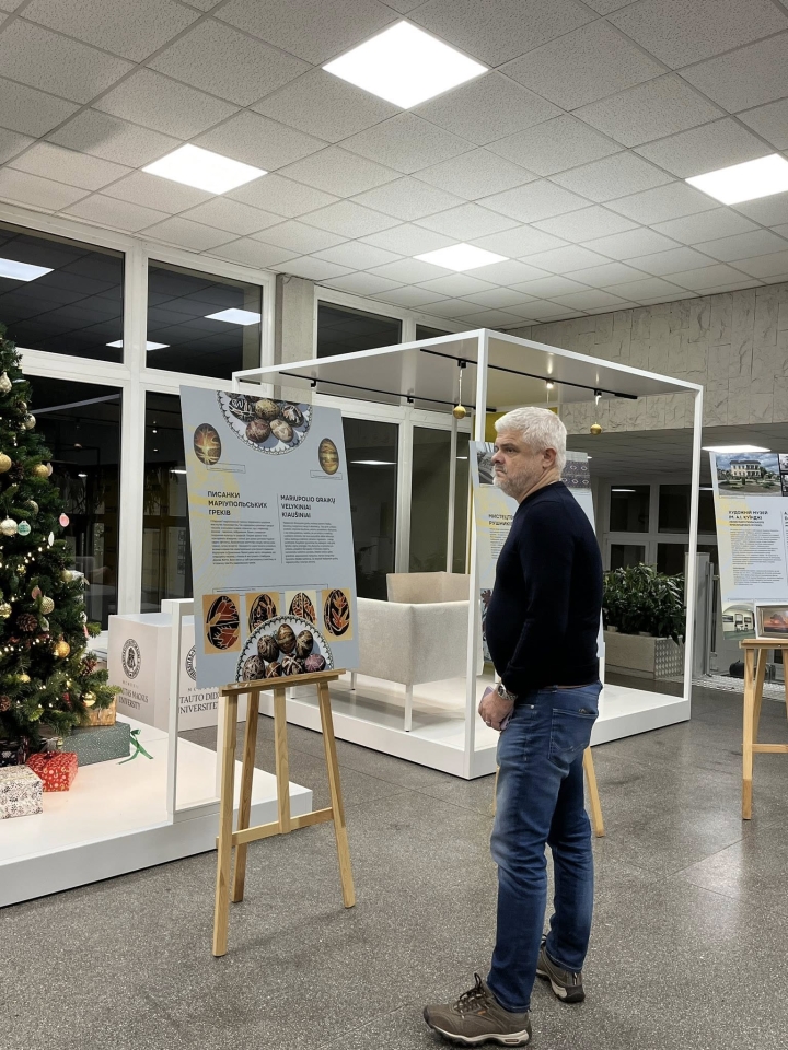 Культурна спадщина Маріуполя - у Литві презентували килими і архіви - фото 7