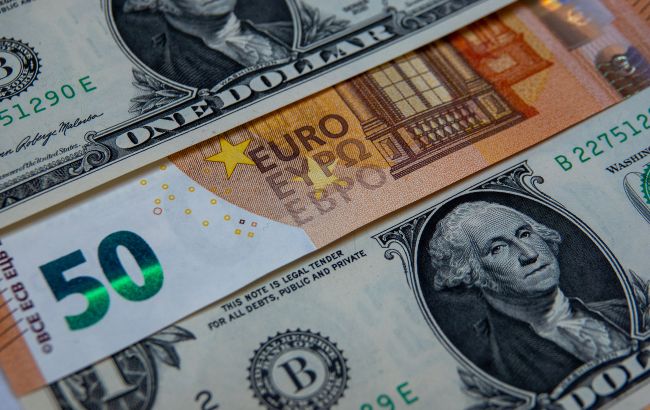 Курс долара 4 грудня в обмінниках знизився на 10 копійок 1