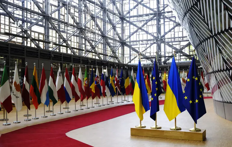 Лицемірство Європи до України — Франція купує російську нафту, Бельгія блокує активи РФ 1