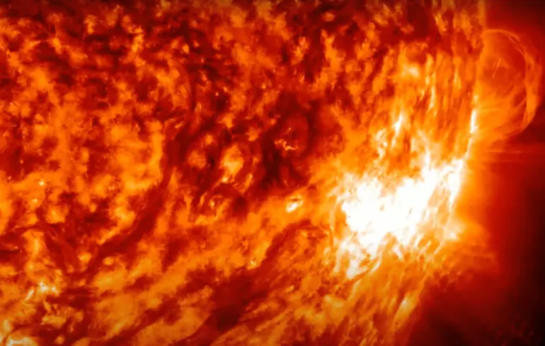 Магнітні бурі грудень 2025 - Сонце випустило спалах, 9 грудня планету накриє магнітна буря 1