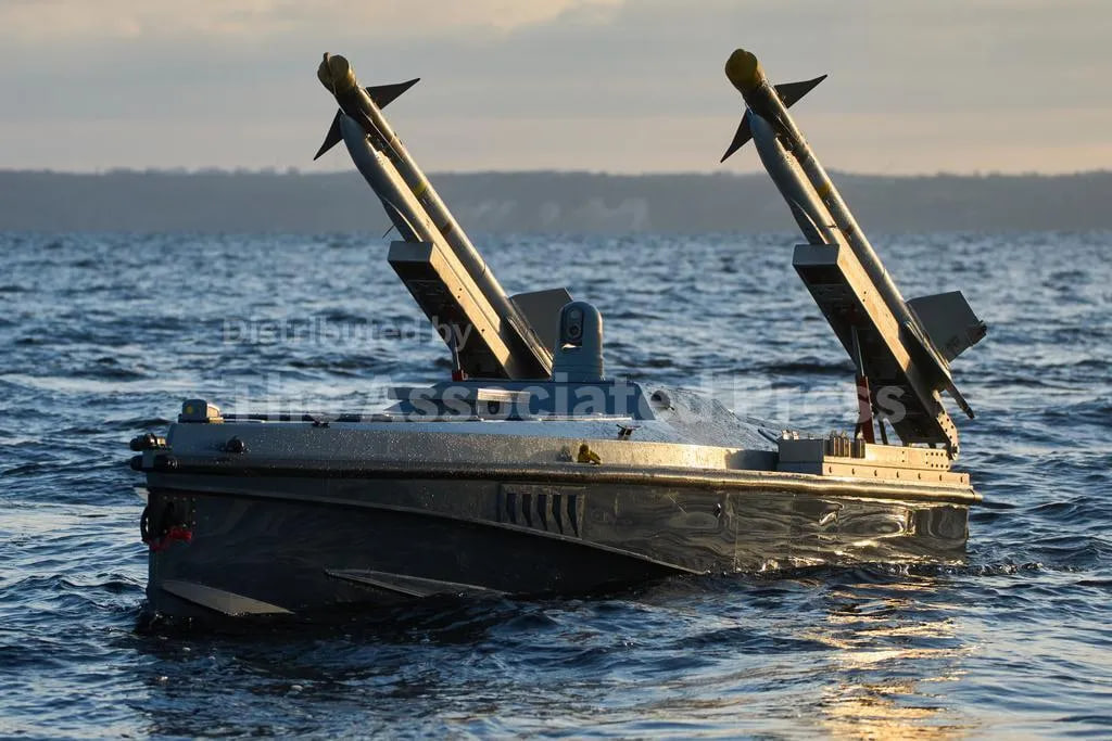 Магура V7 збивають винищувачі РФ - з'явилися нові фото Магура V7 збивають винищувачі РФ - з'явилися нові фото 2