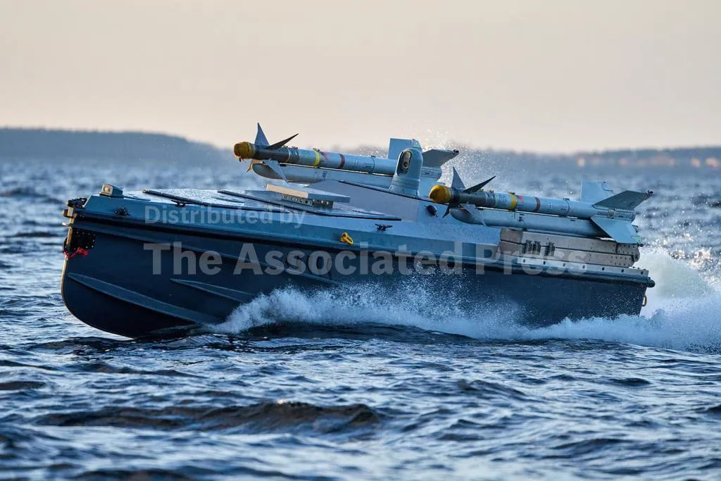 Магура V7 збивають винищувачі РФ - з'явилися нові фото Магура V7 збивають винищувачі РФ - з'явилися нові фото 3