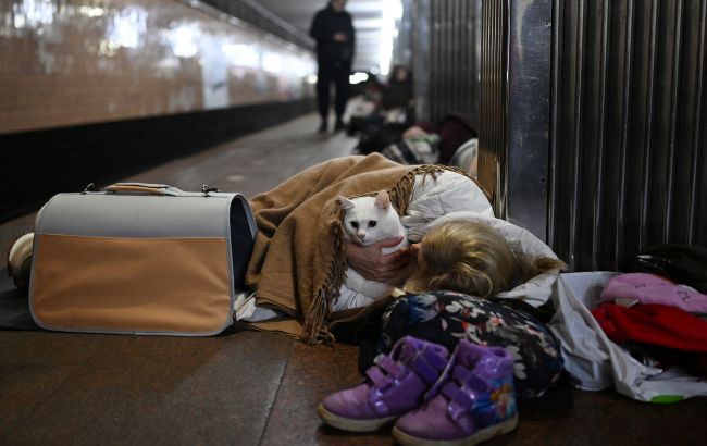 Метро Києва працює як укриття від обстрілів під час війни вдень і вночі - що брати з собою, правила 1