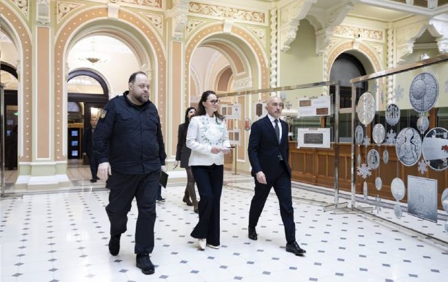 Монета 10 гривень з'явилася з Кримом та Донбасом 1