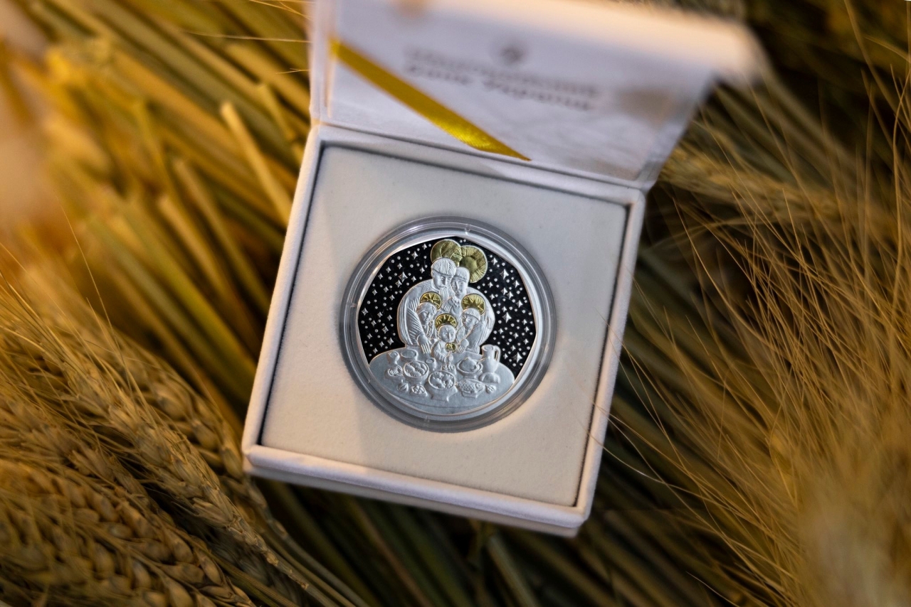 Нацбанк презентував нову пам’ятну монету "Дух Різдва" 1