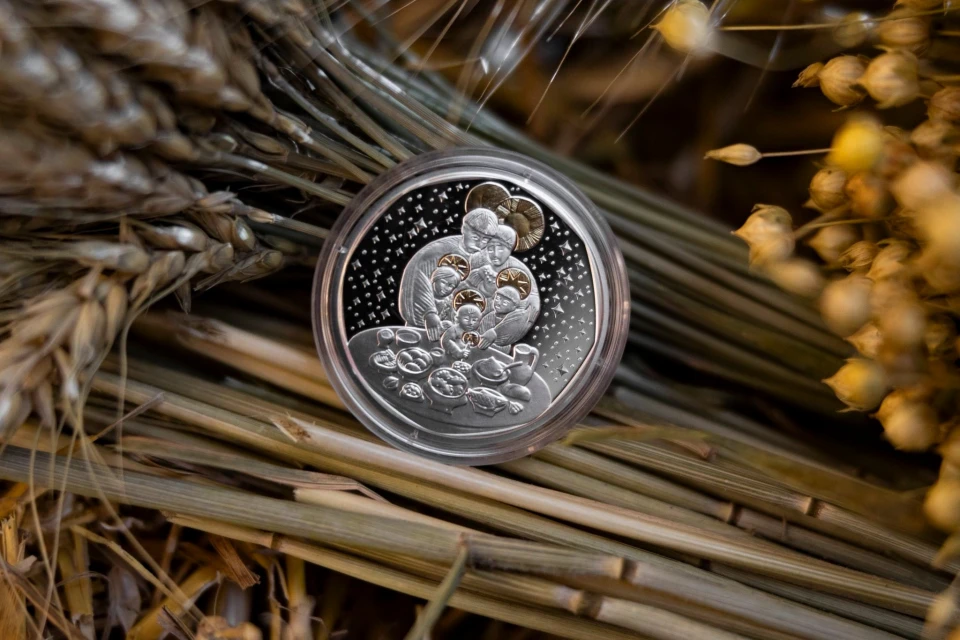 Нацбанк презентував нову пам’ятну монету "Дух Різдва" 3