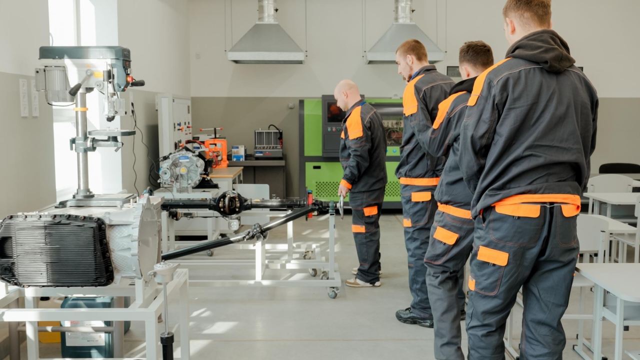 Нестача кадірв в Україні – яких фахівців шукають найбільше і як допоможе професійна освіта 9