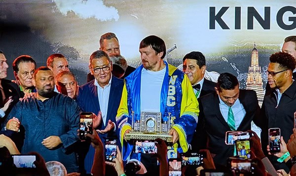 Олександр Усик - найкращий боксер року за версією WBC 2