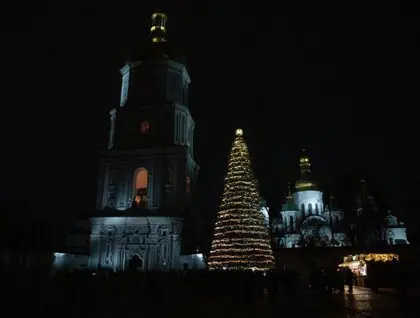 оловна ялинка України 2025 - на Софійській площі засяяли вогні - фото 1