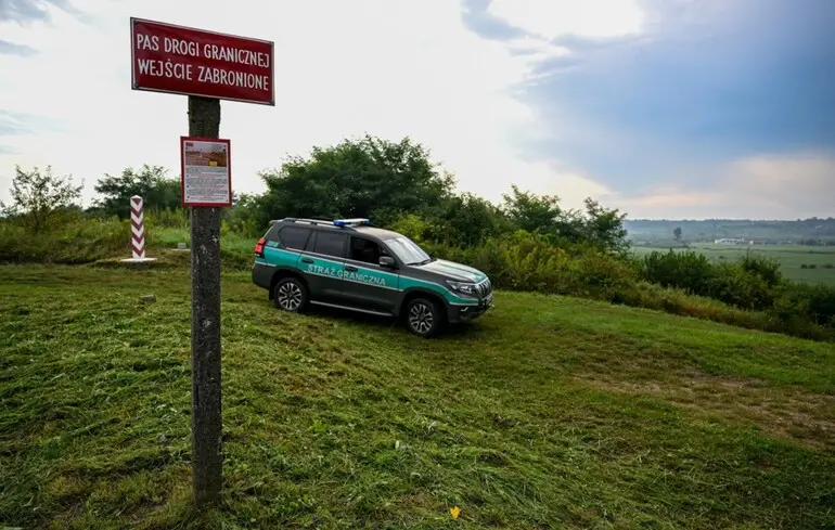 Під кордоном з Білоруссю знайдено тунель, через який до Польщі проникли понад 180 мігрантів 1