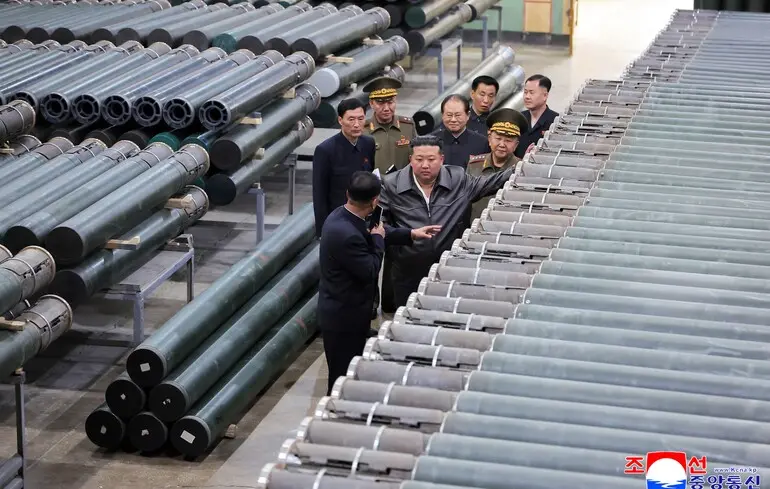 Північна Корея нарощує виробництво зброї - Кім Чен Ин відвідав оборонні підприємства 1
