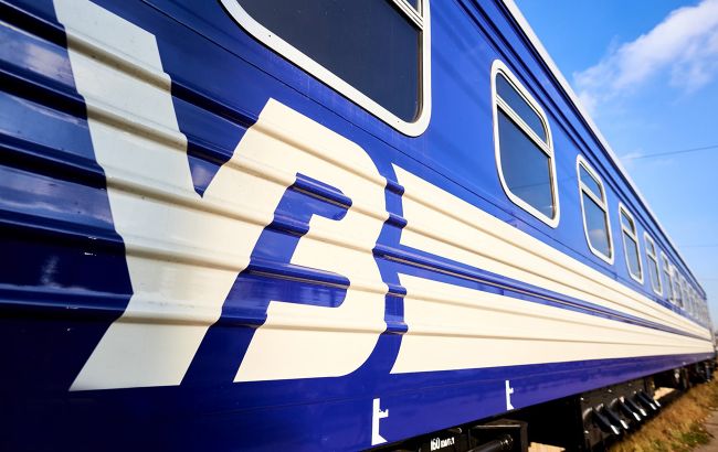 Потяги на Дніпропетровщині затримуються через удар по енергетиці 1