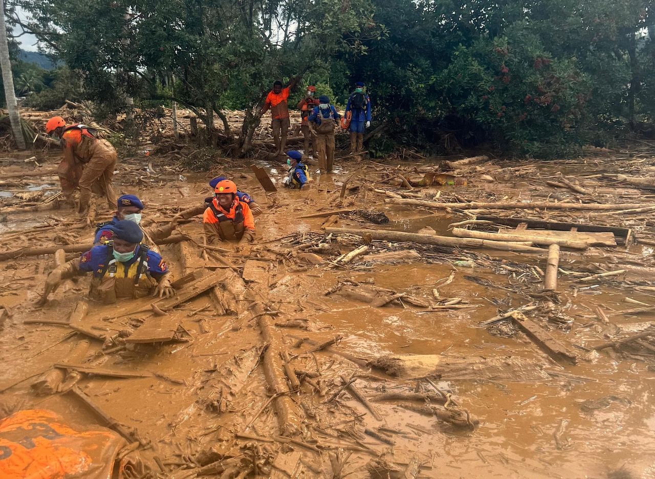 Повені в Азії - Шрі-Ланка та Індонезія потерпають від найгіршої стихії за десятиліття - фото 14